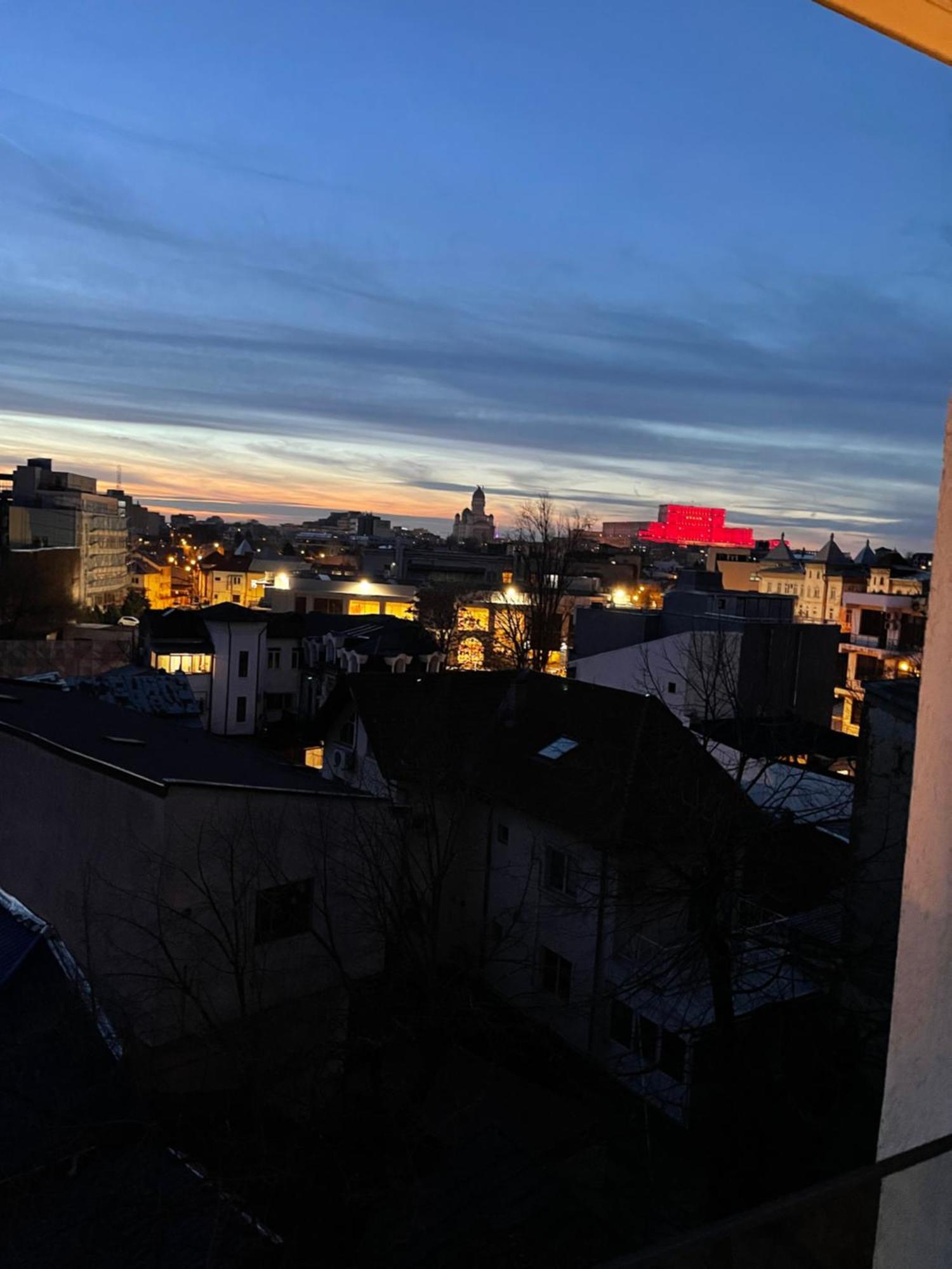 Black Apartament Nr1 Bucharest Exterior photo
